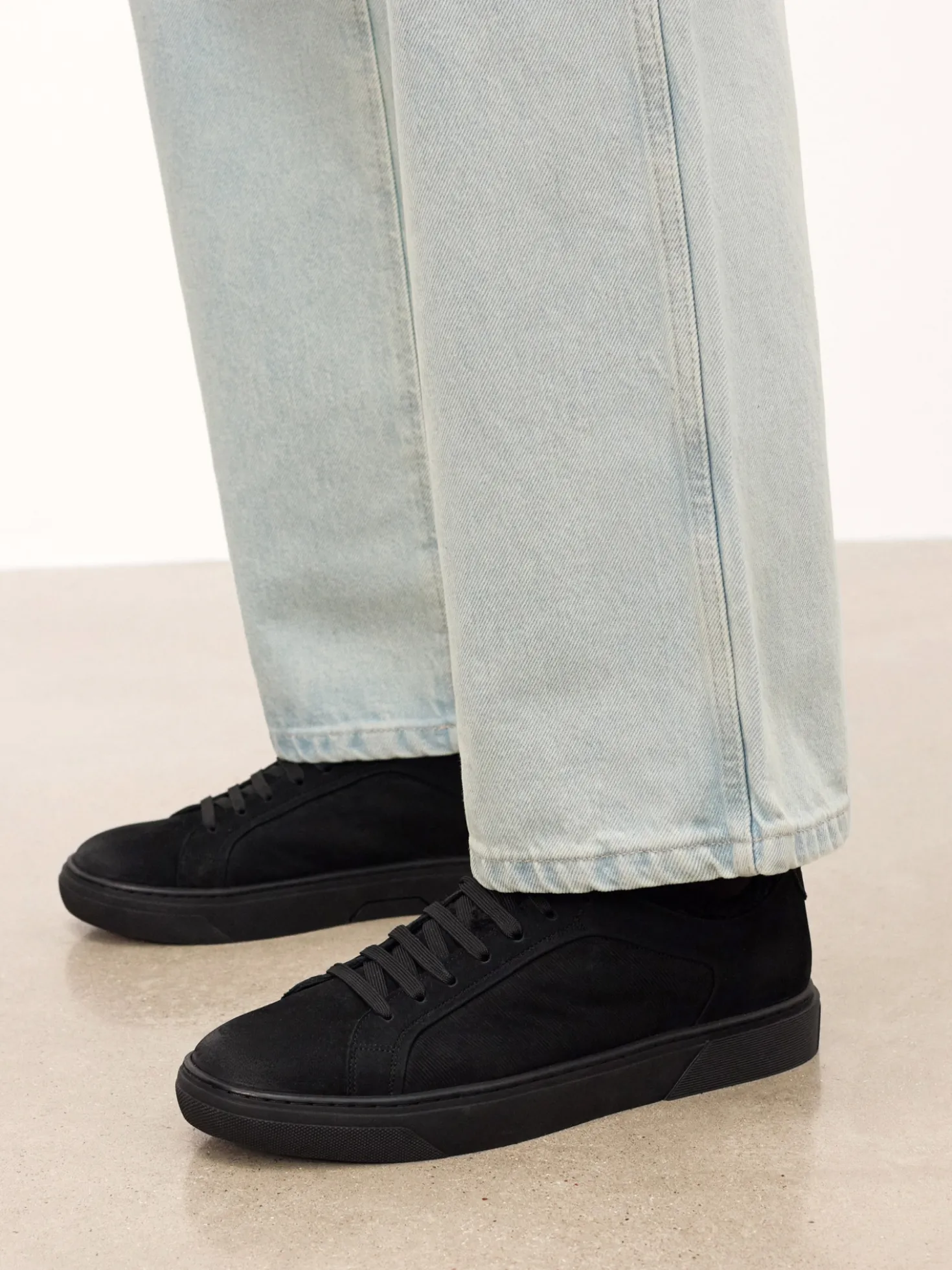 Czarne sneakersy z nubuku i tkaniny