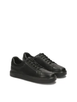 Czarne sneakersy z wypukłym tłoczeniem