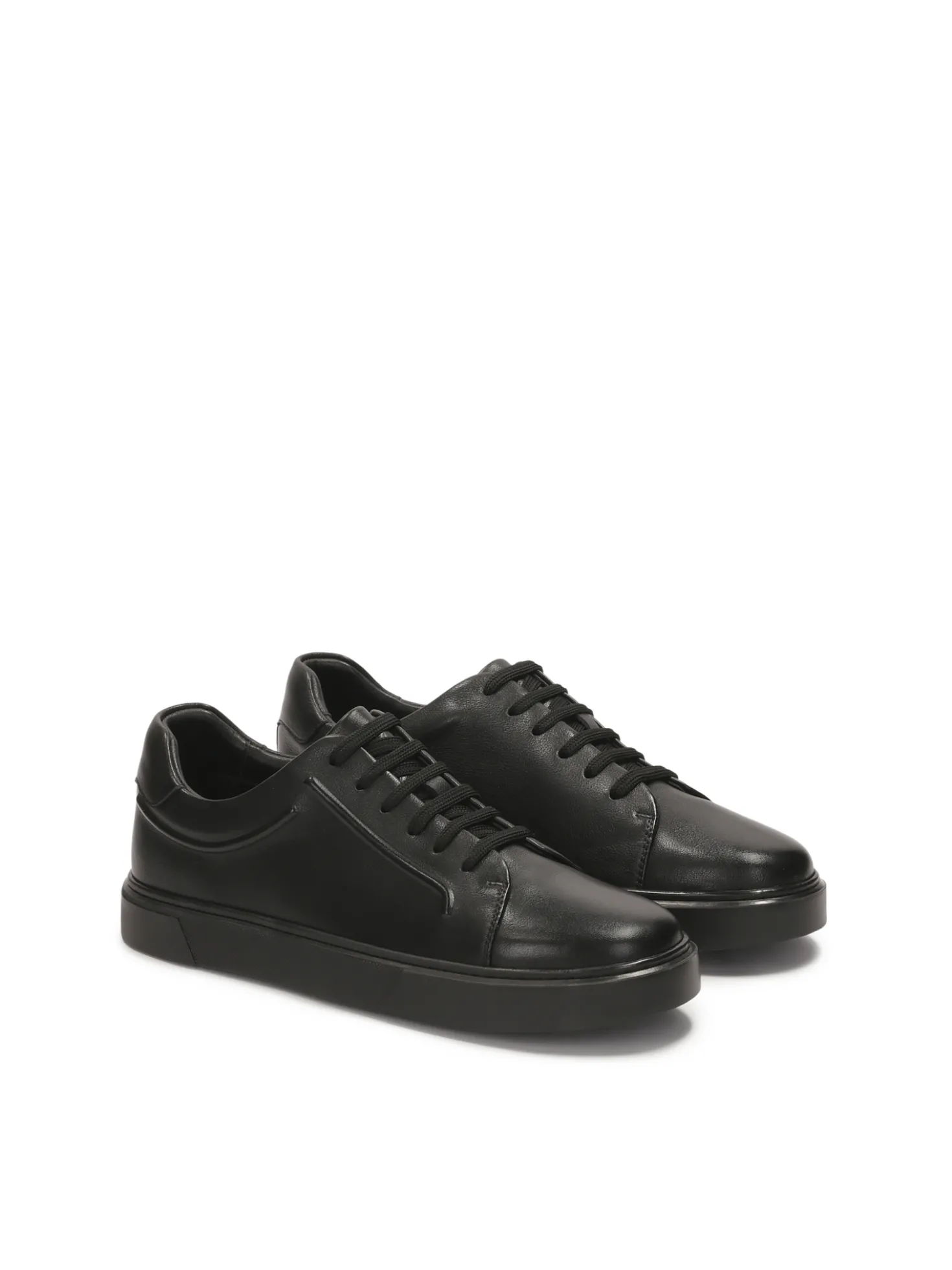 Czarne sneakersy z wypukłym tłoczeniem
