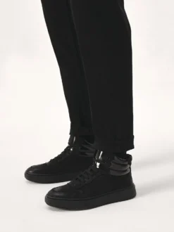 Czarne sneakersy z wysoką cholewką