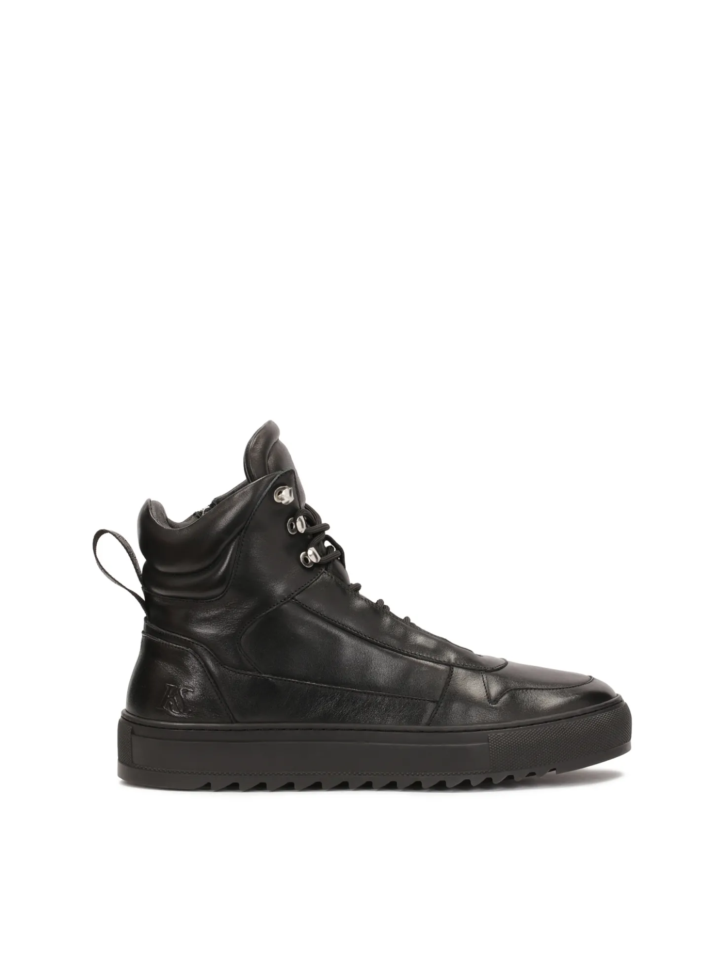 Czarne sneakersy z wysoką cholewką i sznurowaniem