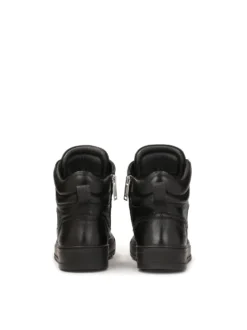 Czarne sneakersy z wysoką cholewką i sznurowaniem