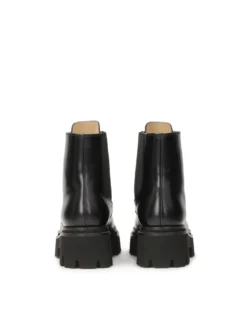 Czarne trzewiki z prostą cholewką na zamek