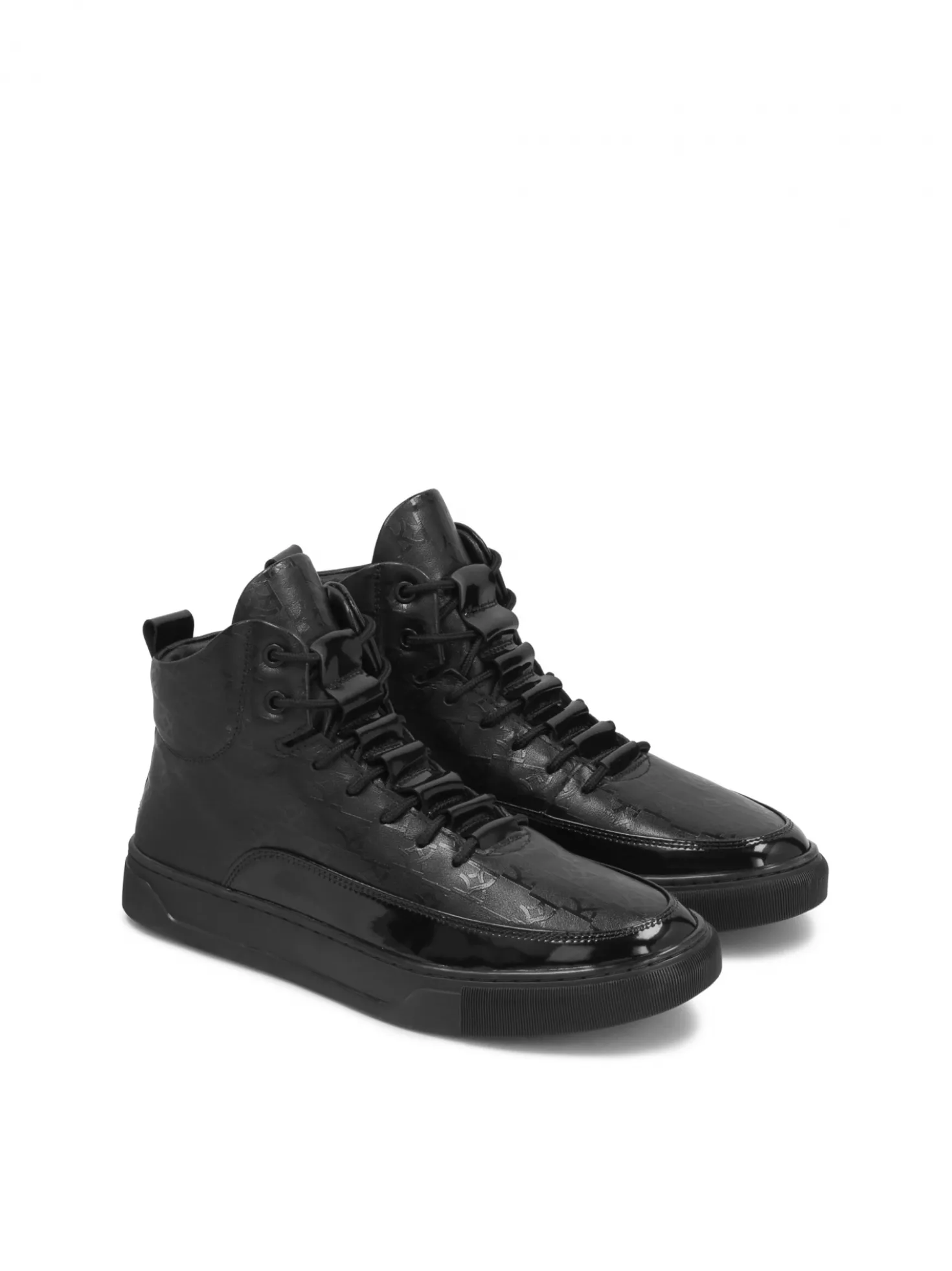 Czarne wysokie sneakersy męskie zdobione monogramami