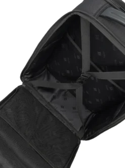 Czarny męski plecak z tkaniny z przegrodą na laptopa