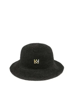 Czarny słomkowy kapelusz z monogramem