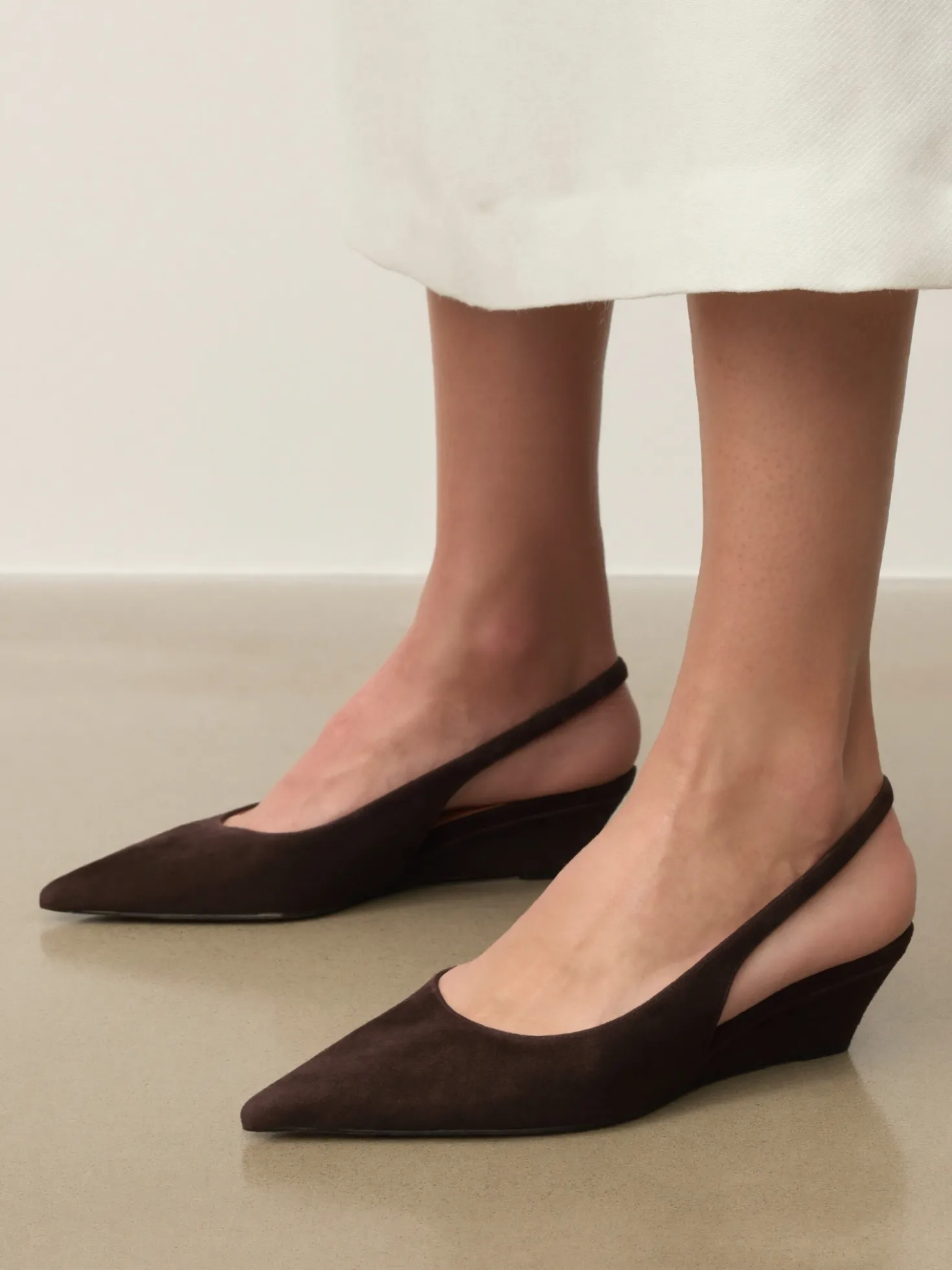 Czółenka slingback na koturnie