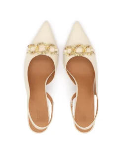 Czółenka slingback w odcieniu złamanej bieli z biżuteryjną ozdobą