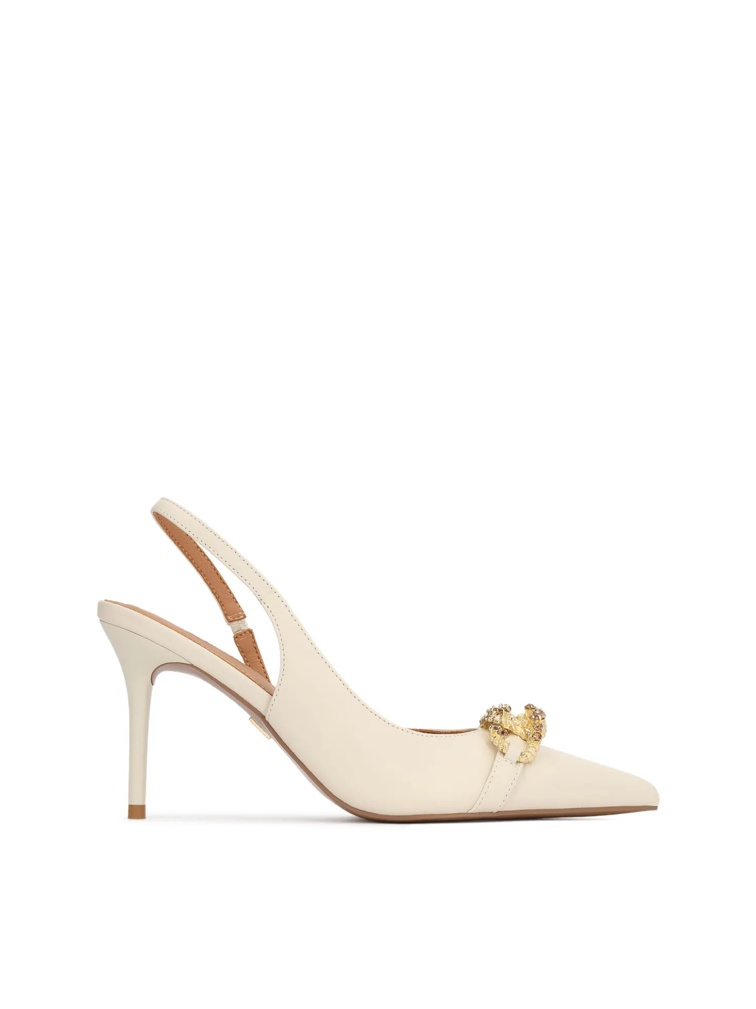 Czółenka slingback w odcieniu złamanej bieli z biżuteryjną ozdobą