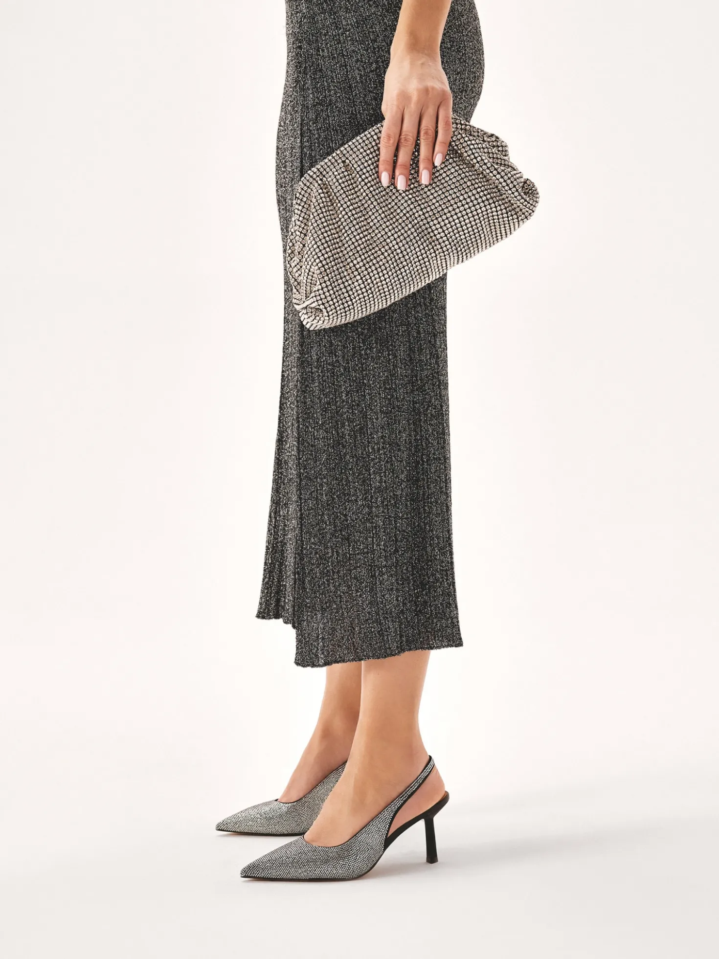 Czółenka slingback wysadzane srebrnymi kryształkami