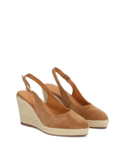 Czółenka slingback ze zdobionym koturnem