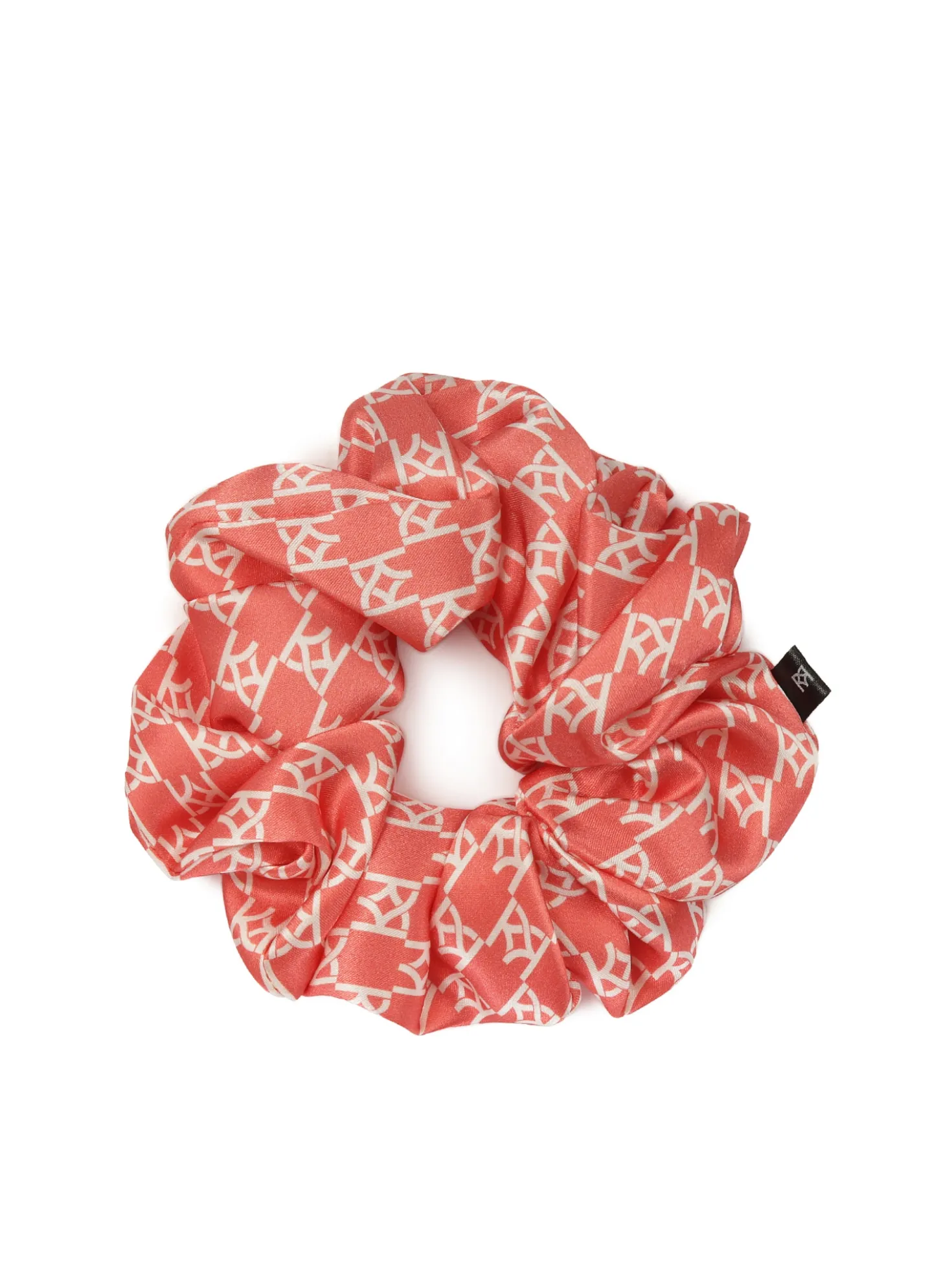 Czerwona gumka scrunchie w białe monogramy
