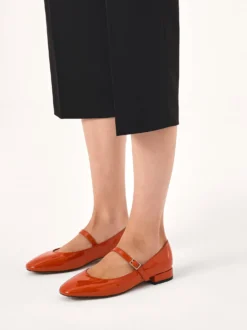 Czerwone czółenka na płaskiej podeszwie Mary Jane