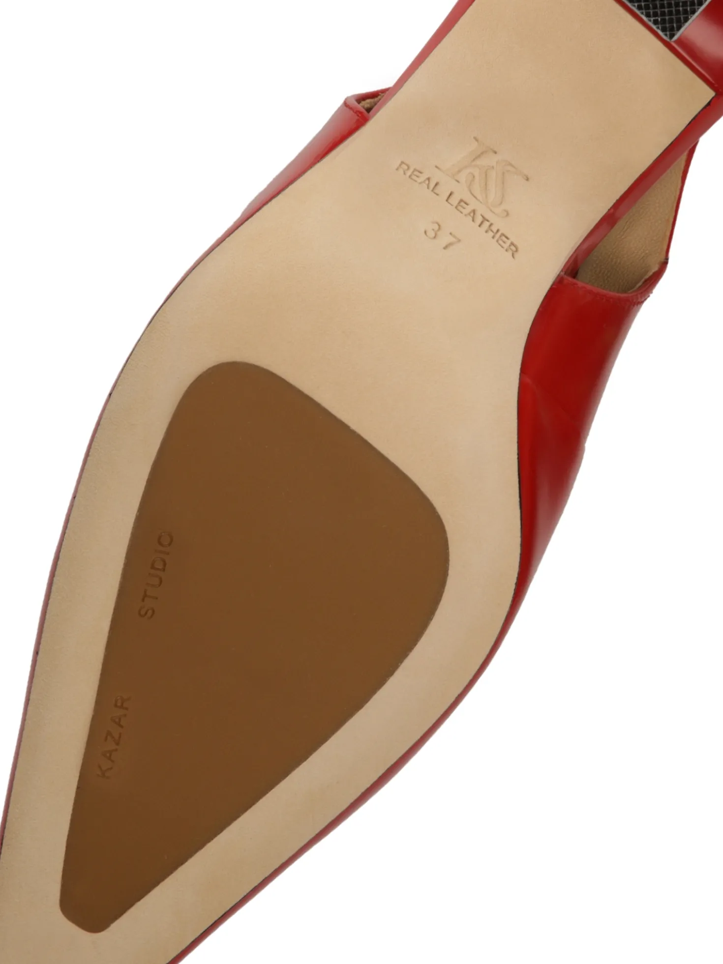 Czerwone czółenka slingback na kielichowym obcasie