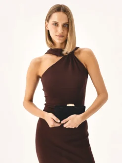 Elegancka czarna kopertówka pokryta gipiurą