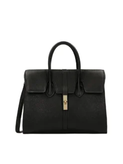 Elegancka czarna torebka w modowym stylu
