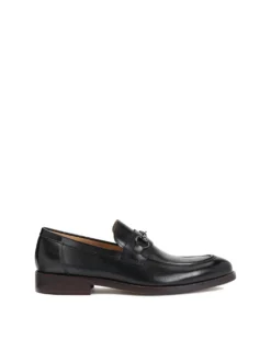 Eleganckie czarne loafersy męskie z metalową ozdobą
