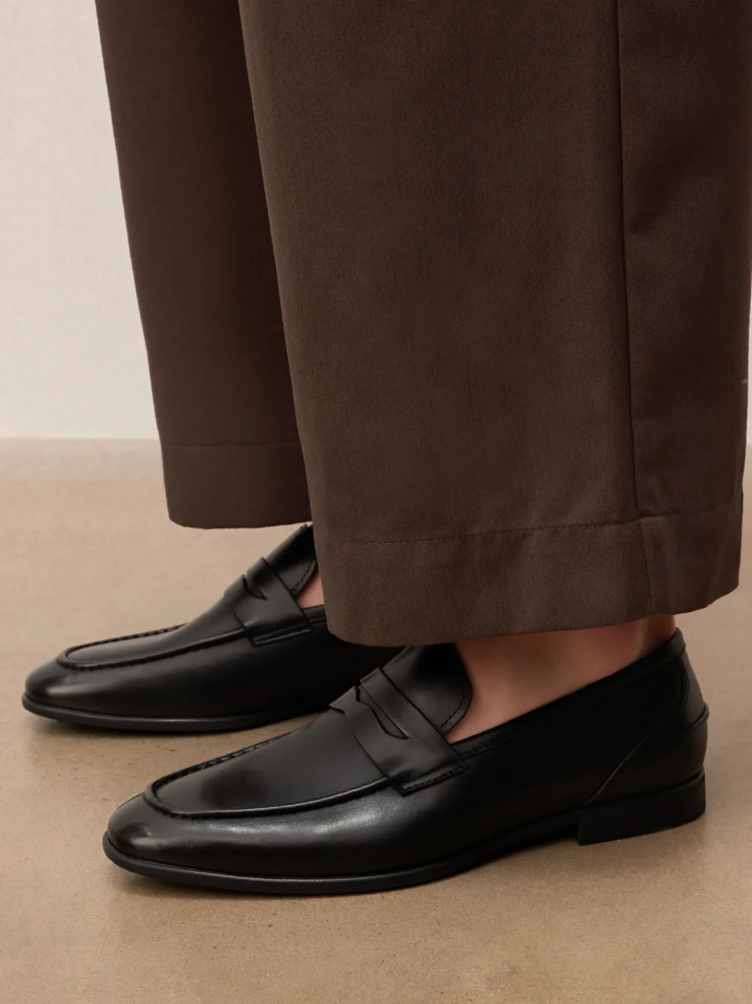 Eleganckie loafersy ze skóry w minimalistycznym stylu