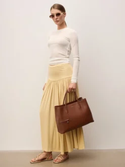 Eleganckie sandały damskie ze skóry naturalnej w złotym kolorze