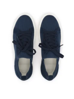 Granatowe męskie sneakersy z tkaniny i zamszu na kontrastowej podeszwie
