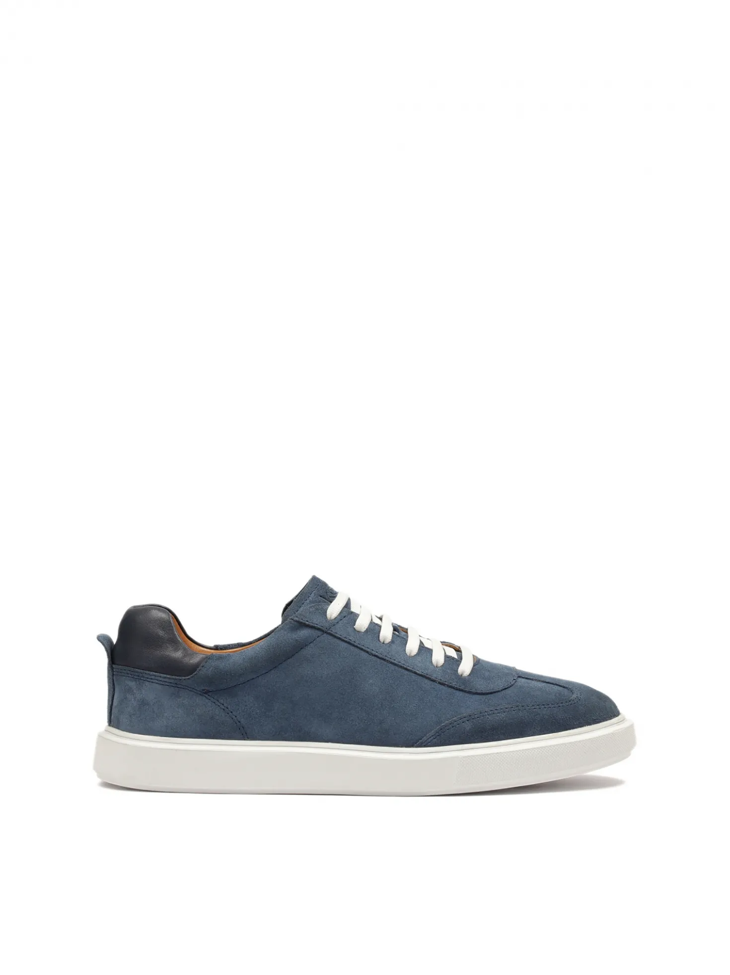 Granatowe sneakersy z zamszu na białej podeszwie