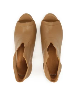 Jasnobrązowe botki peep toe z wycięciem w cholewce