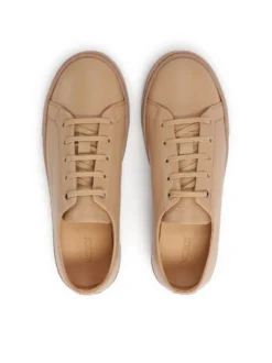 Jasnobrązowe sneakersy na grubej podeszwie