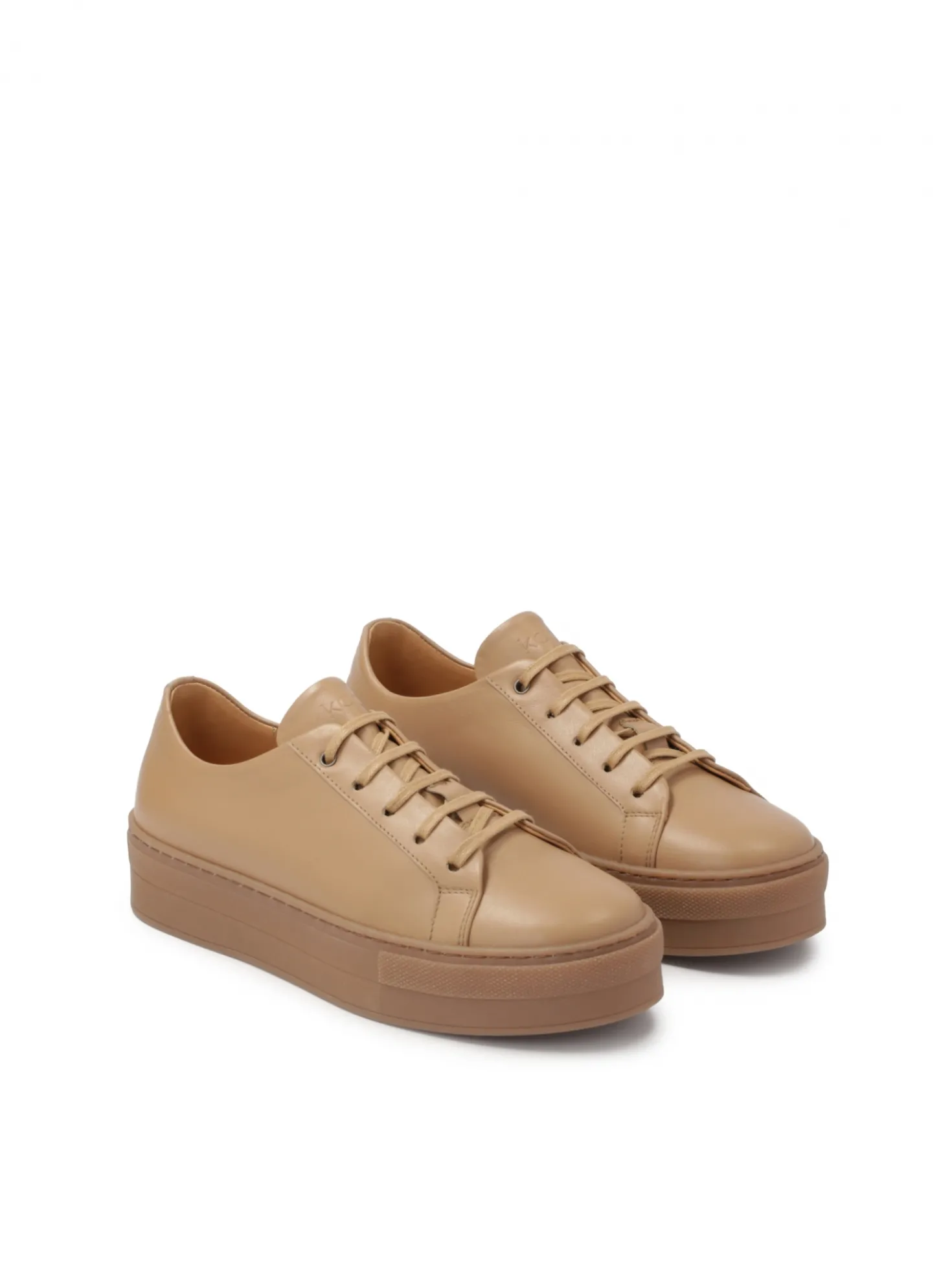 Jasnobrązowe sneakersy na grubej podeszwie