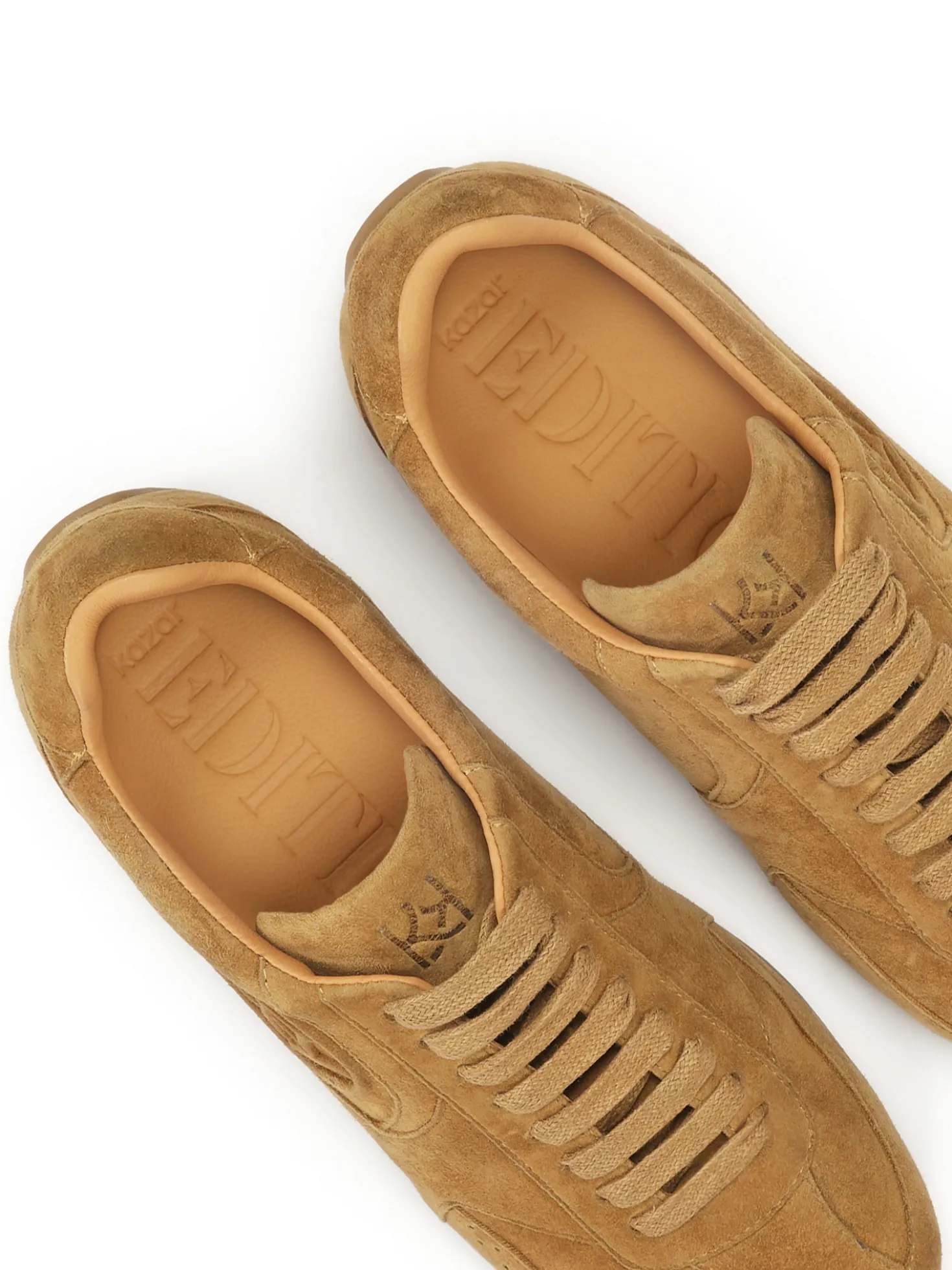 Jasnobrązowe sneakersy z zamszu