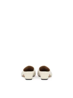 Klapki w odcieniu złamanej bieli Pure Minimalism