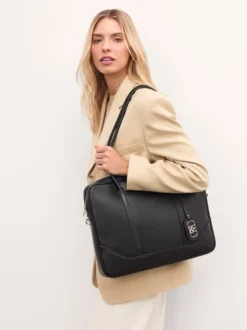 Klasyczna czarna torba na laptopa ze skóry