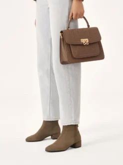 Klasyczne botki z zamszu na niskim obcasie