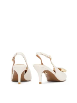 Kremowe ślubne czółenka slingback z dużą biżuteryjną ozdobą