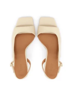Kremowe sandały slingback z tłoczonej skóry o subtelnym połysku