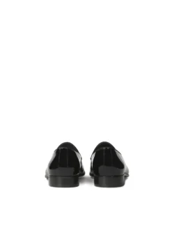 Lakierowane czarne loafersy z chwostem