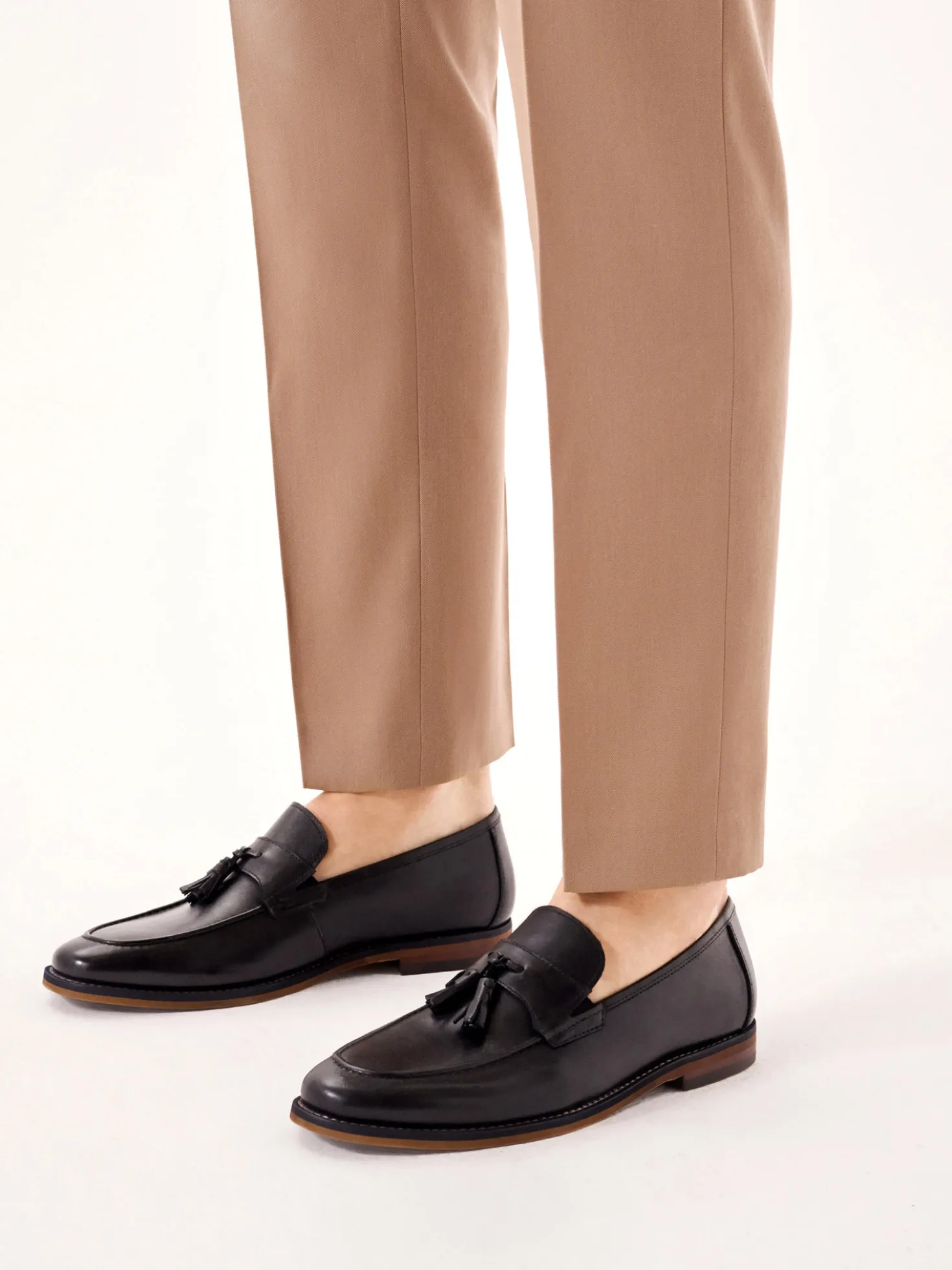 Loafersy ze skóry naturalnej z frędzlami