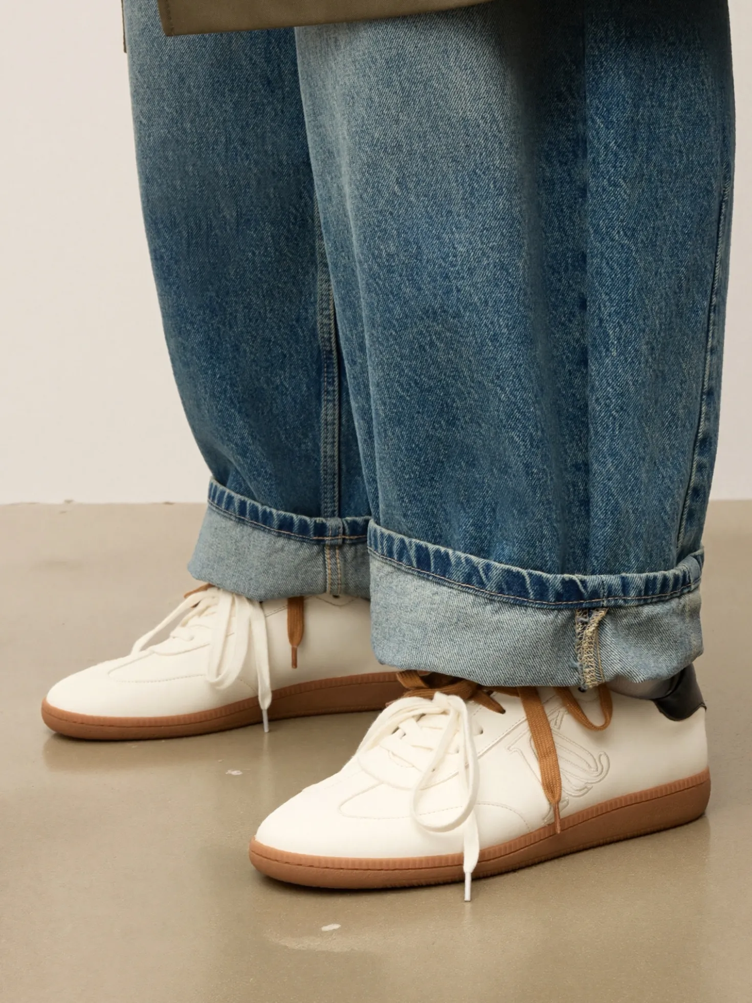 Luksusowe sneakersy z białej skóry naturalnej