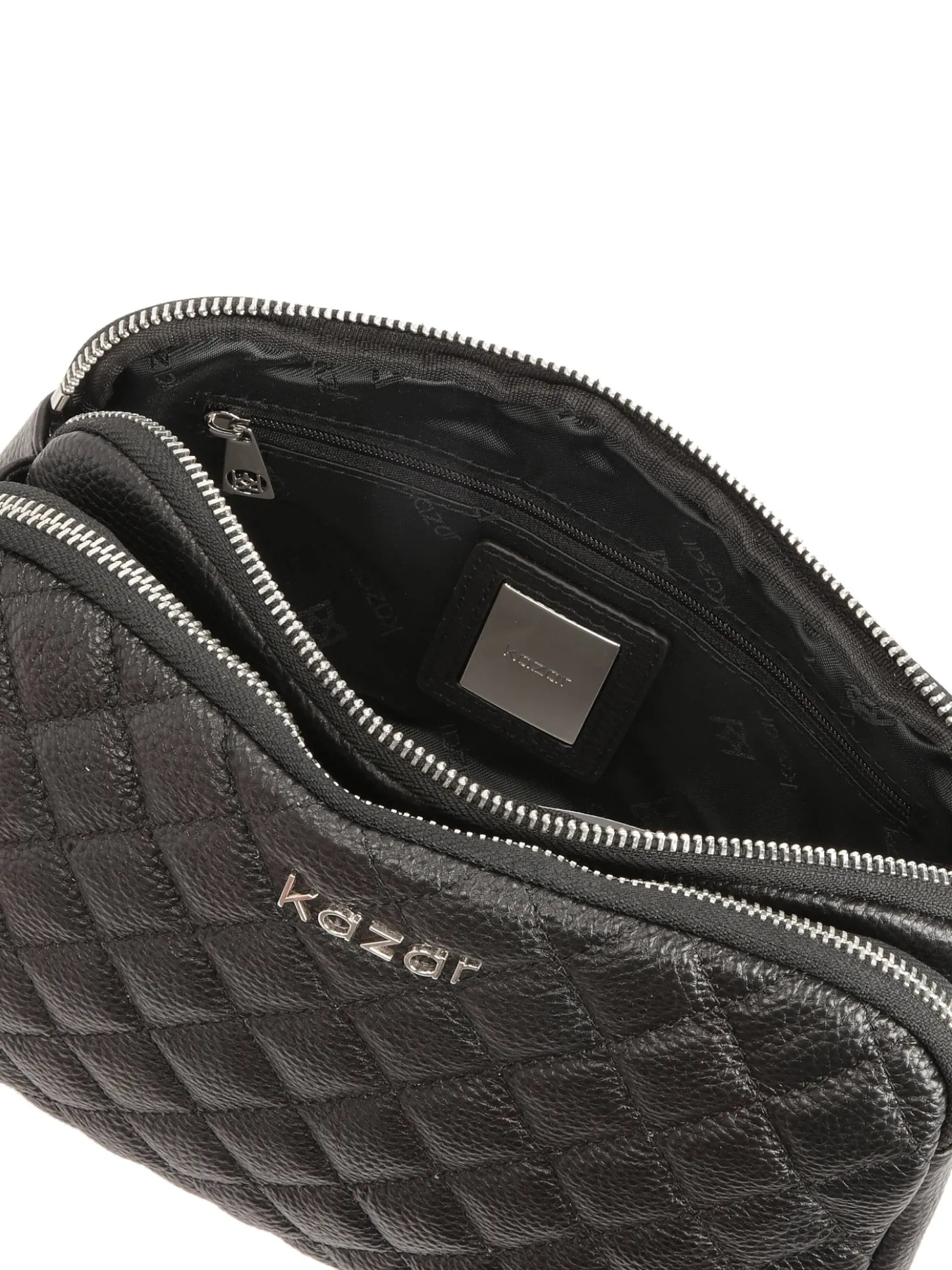 Mała czarna torebka crossbody ze srebrnym okuciem