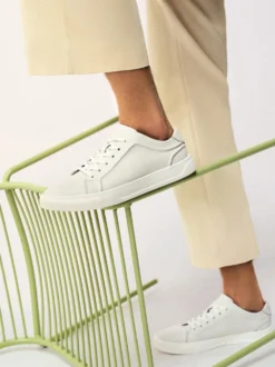 Minimalistyczne skórzane sneakersy męskie off-white