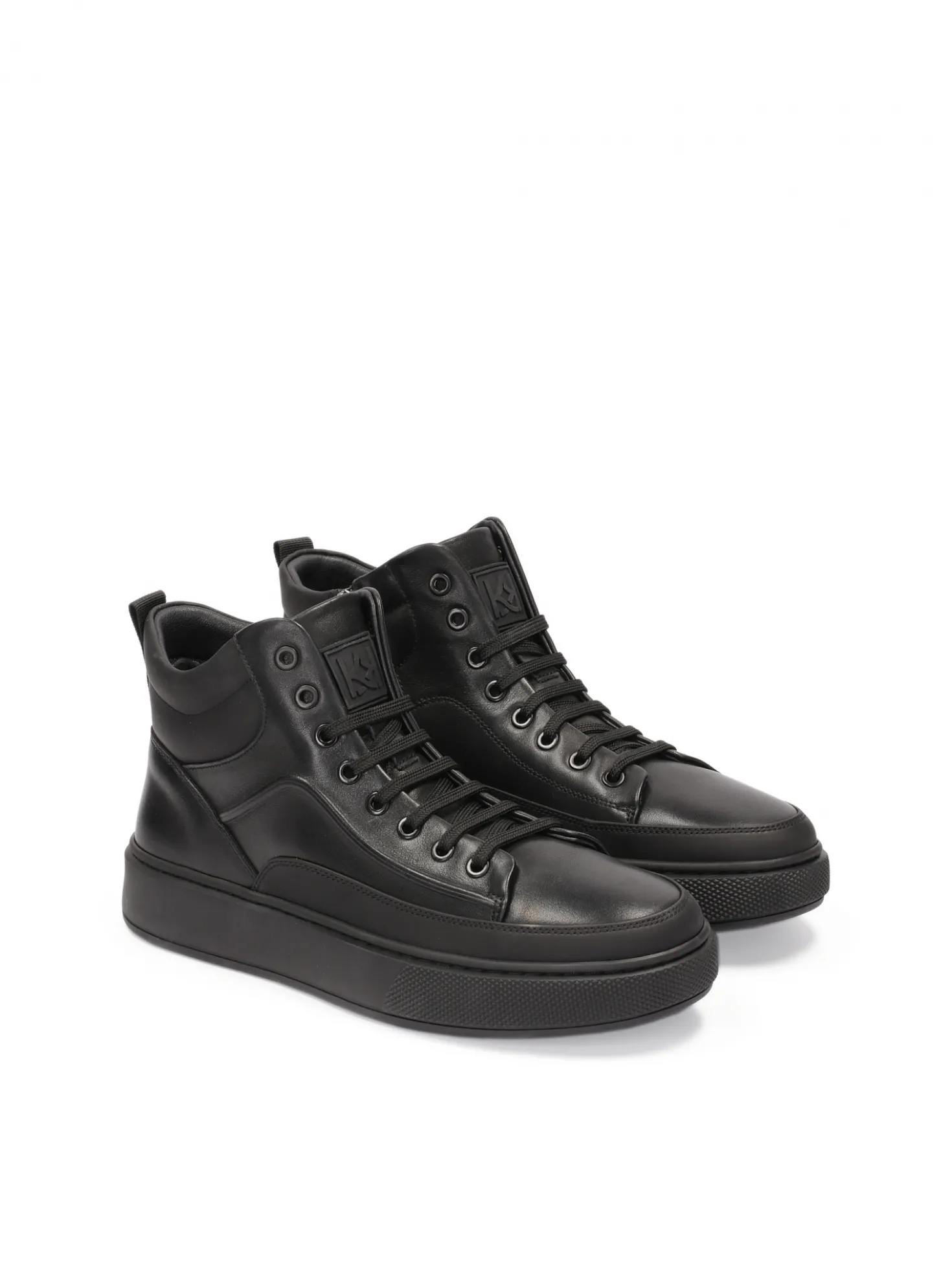 Modne sneakersy z wysoką cholewką