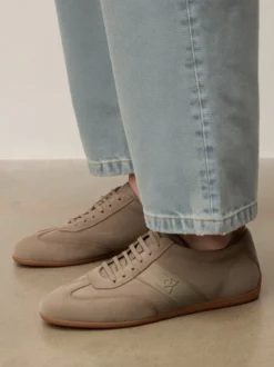 Męskie półbuty casual z zamszu taupe ze skórzaną wstawką na pięcie