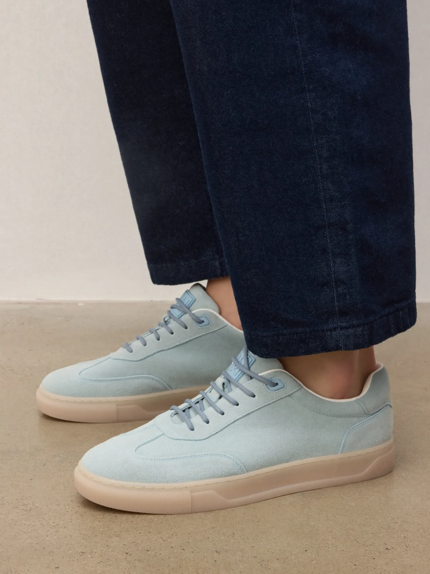 Męskie sneakersy z zamszu w błękitnym odcieniu