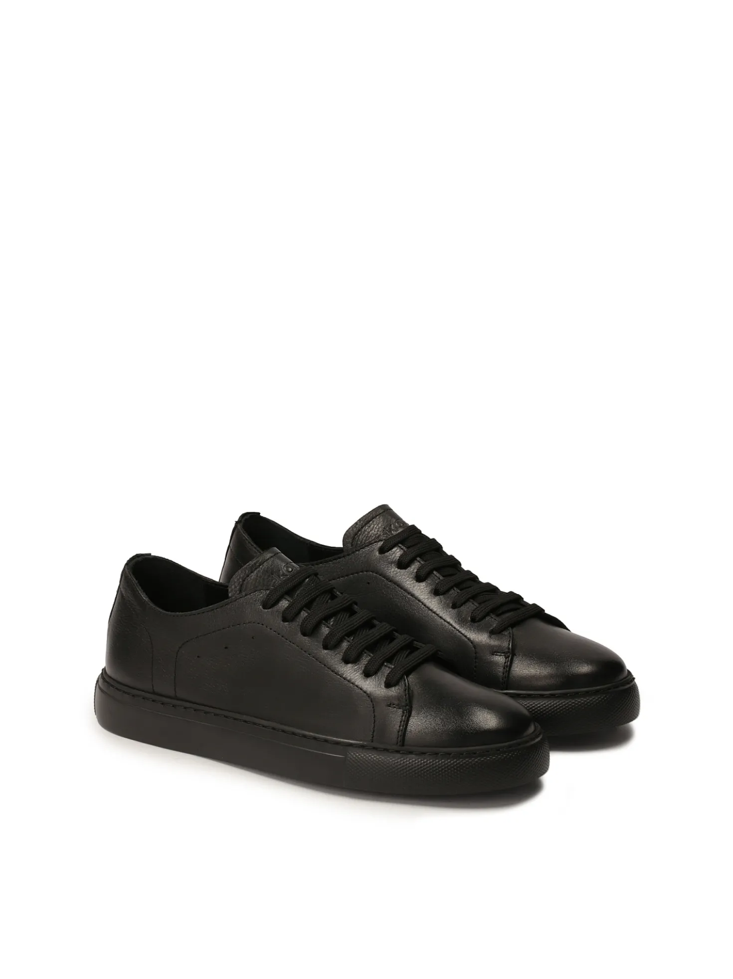 Niskie czarne sneakersy