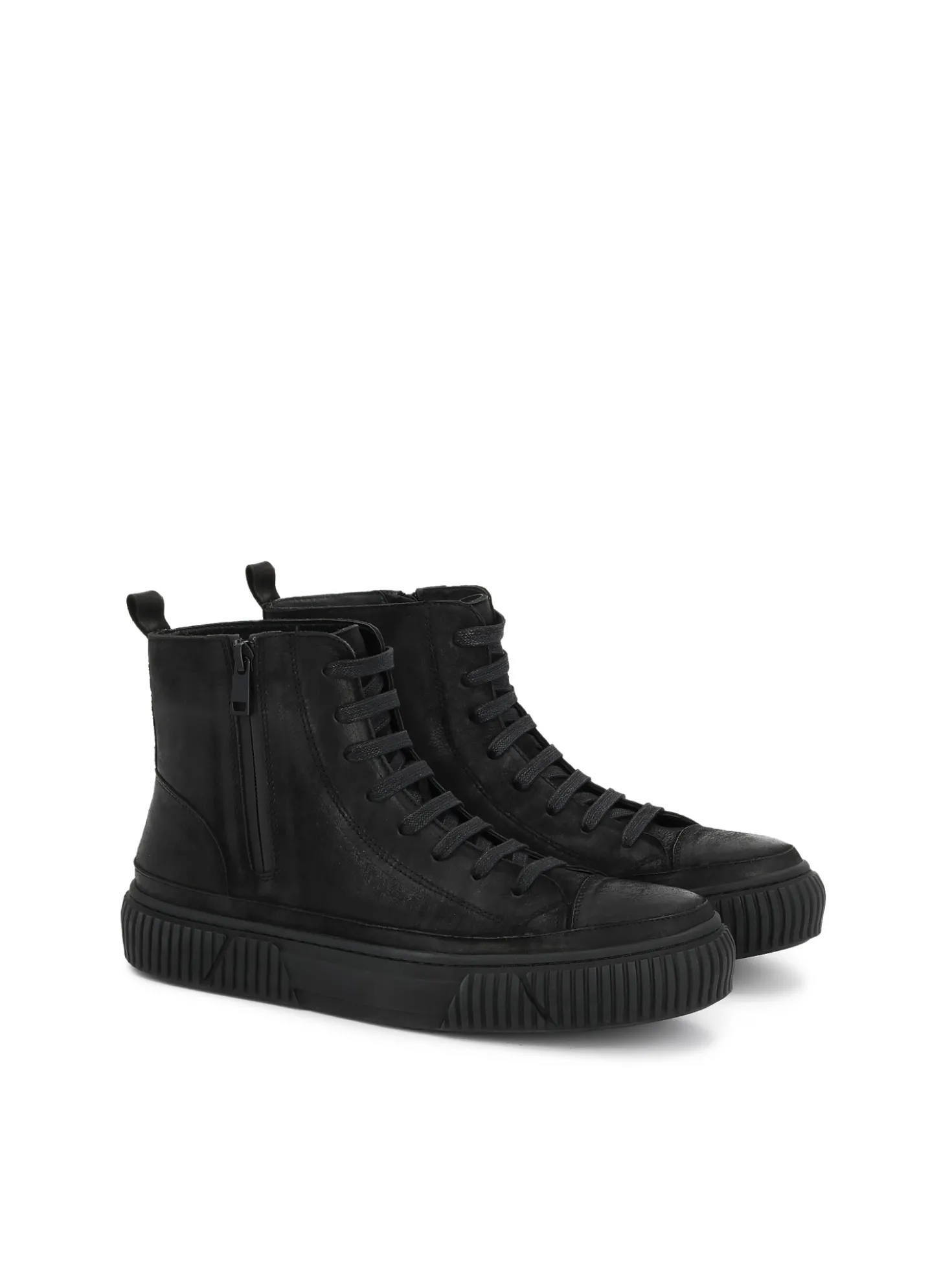 Nubukowe sneakersy z wysoką cholewką