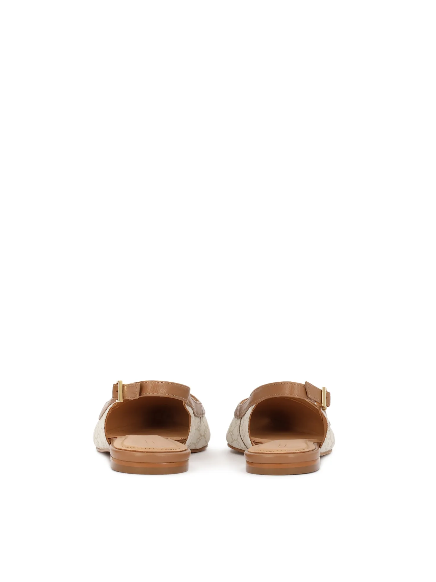 Płaskie czółenka slingback w monogramy
