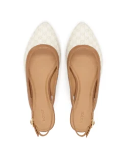 Płaskie czółenka slingback w monogramy
