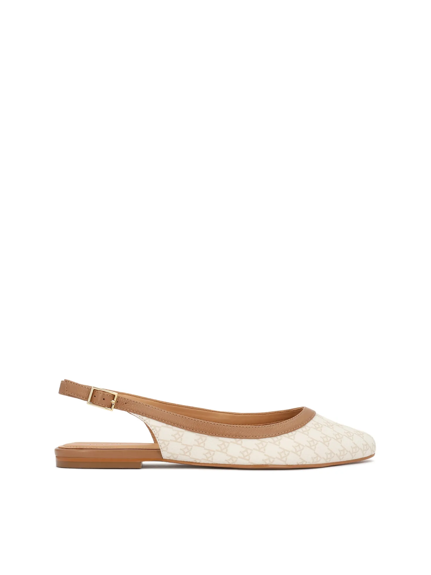 Płaskie czółenka slingback w monogramy