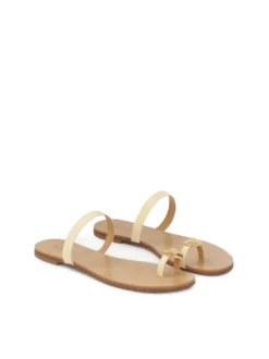 Płaskie klapki z sercem na pasku na palec
