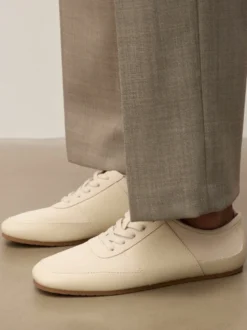 Płaskie skórzane sneakersy