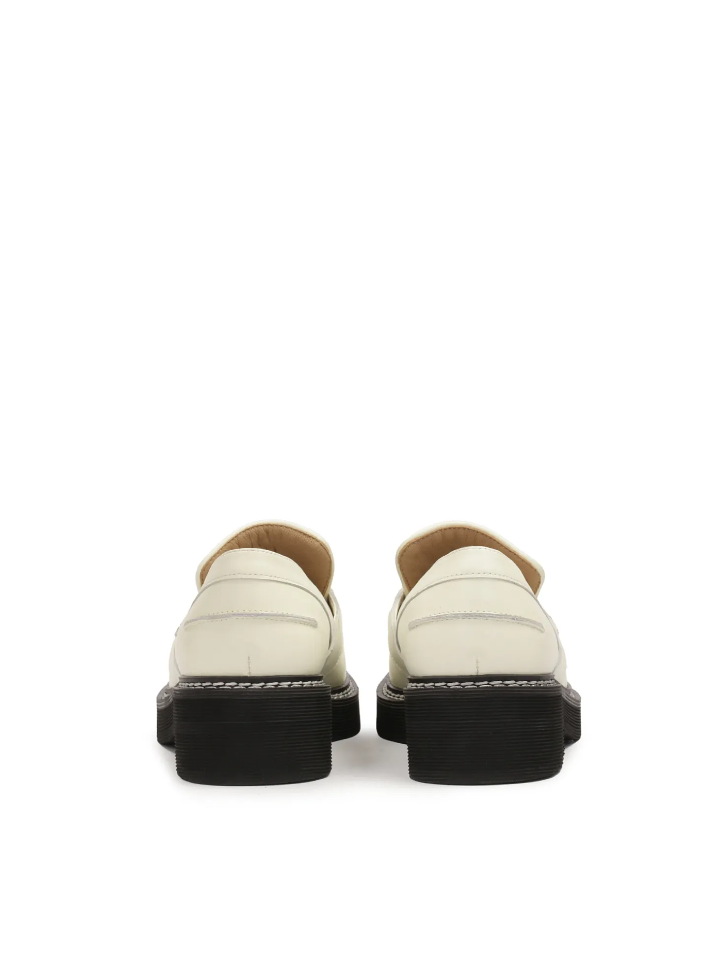 Półbuty skórzane off-white z czarną podeszwą